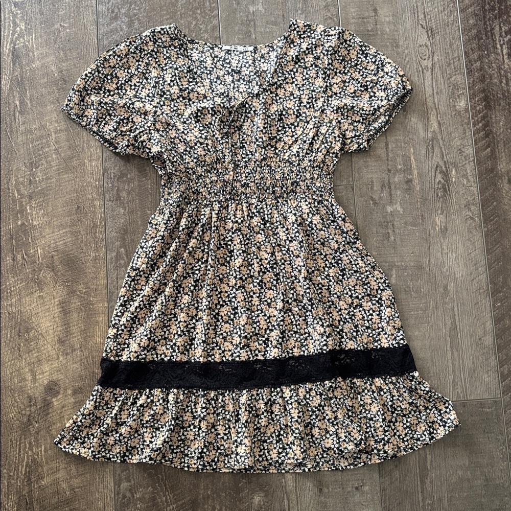 Floral Short Sleeve Floral Dress - Picture 10 of 12